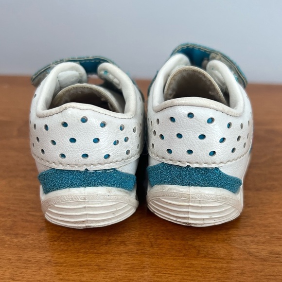 Vintage Disney Mickey Mouse White and Blue Sneakers with Velcro Closure Size 1 - Picture 5 of 7